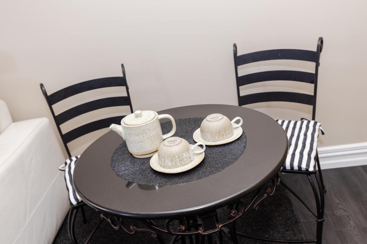 Sweet Magnolia 1 Or 2 Bedroom Suite St Kilda Cambridge With Complimentary Continental Breakfast Екстериор снимка